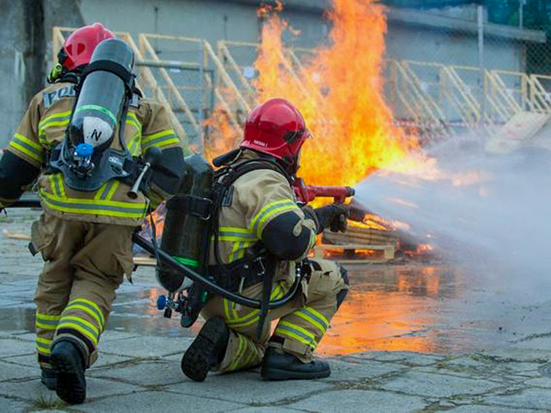 Tout ce qu’il faut savoir sur le métier de combattant du feu ou pompier professionnel et comment l’intégrer